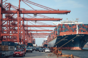 The Role of Shipment Consolidation in Sustainable Supply Chain